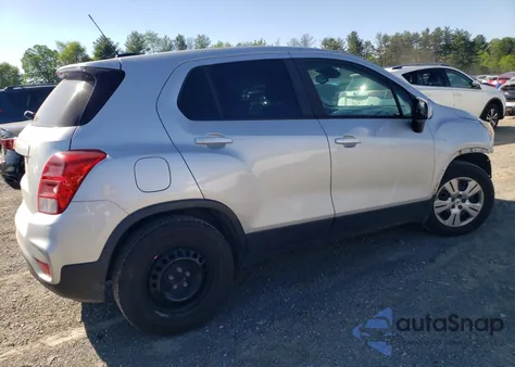 2018 Chevrolet Trax Ls z USA, uszkodzony, nr VIN KL7CJKSB3JB645832